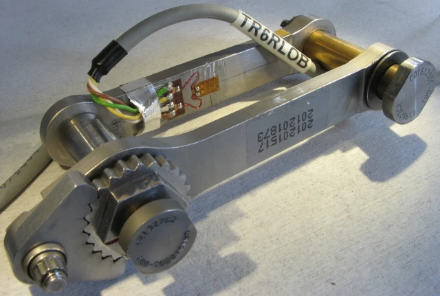 Instrumentation and measurements (strain, pressure, temperature, noise)